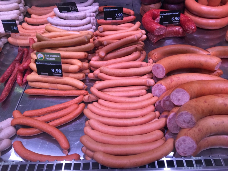 vente-CHATEAUDOUBLE-min_sausages_meat_butchery-1069321